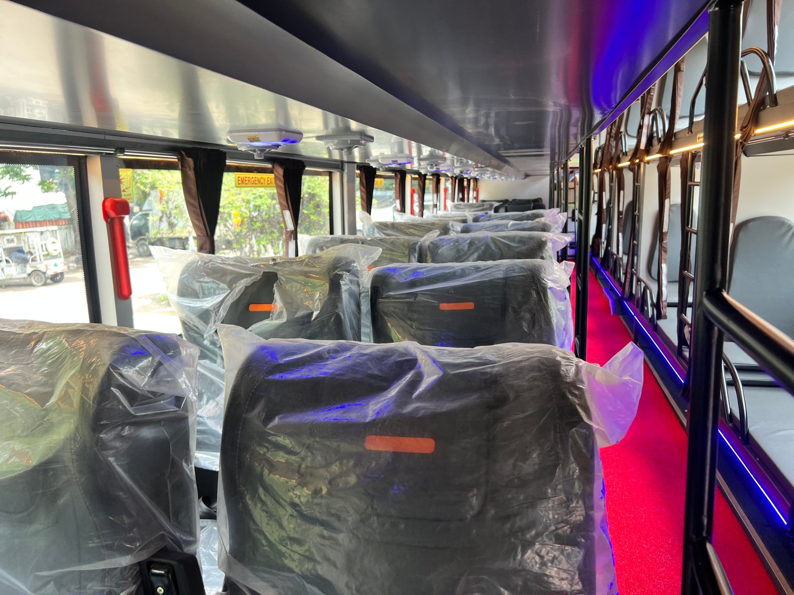 Bus Image 19